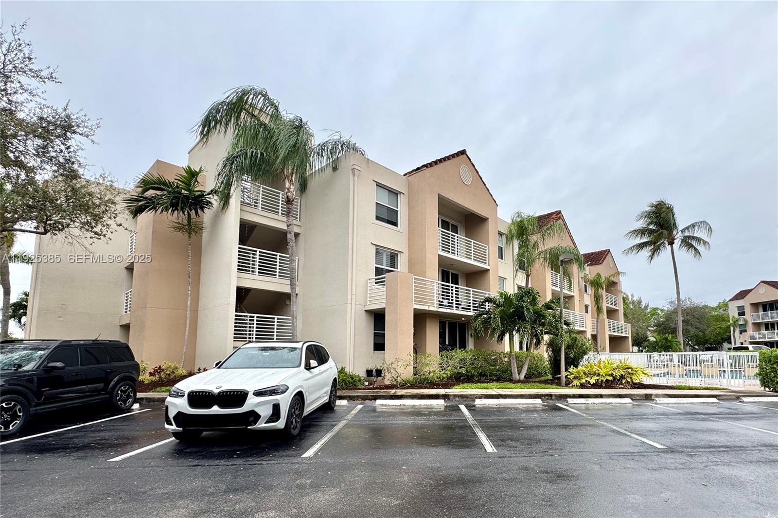2711 Ocean Clb Blvd #202 Hollywood, FL 33019