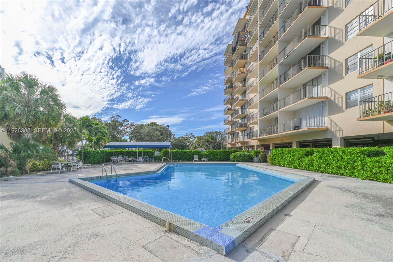 1465 NE 123rd St #PH9 North Miami, FL 33161