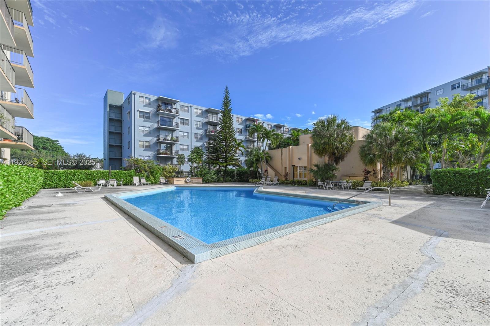 1465 NE 123rd St #PH9 North Miami, FL 33161