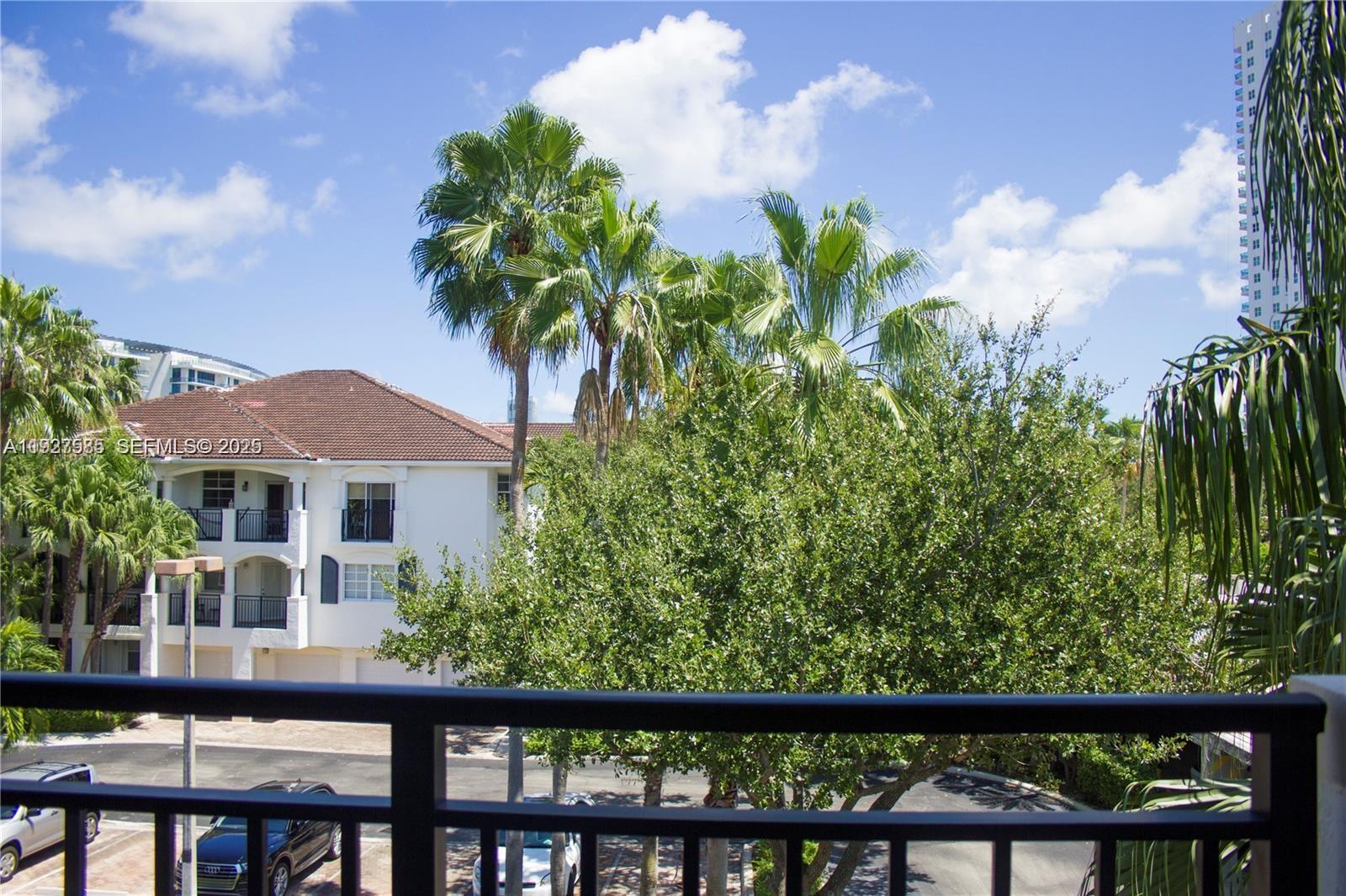 3145 NE 184th St #5306