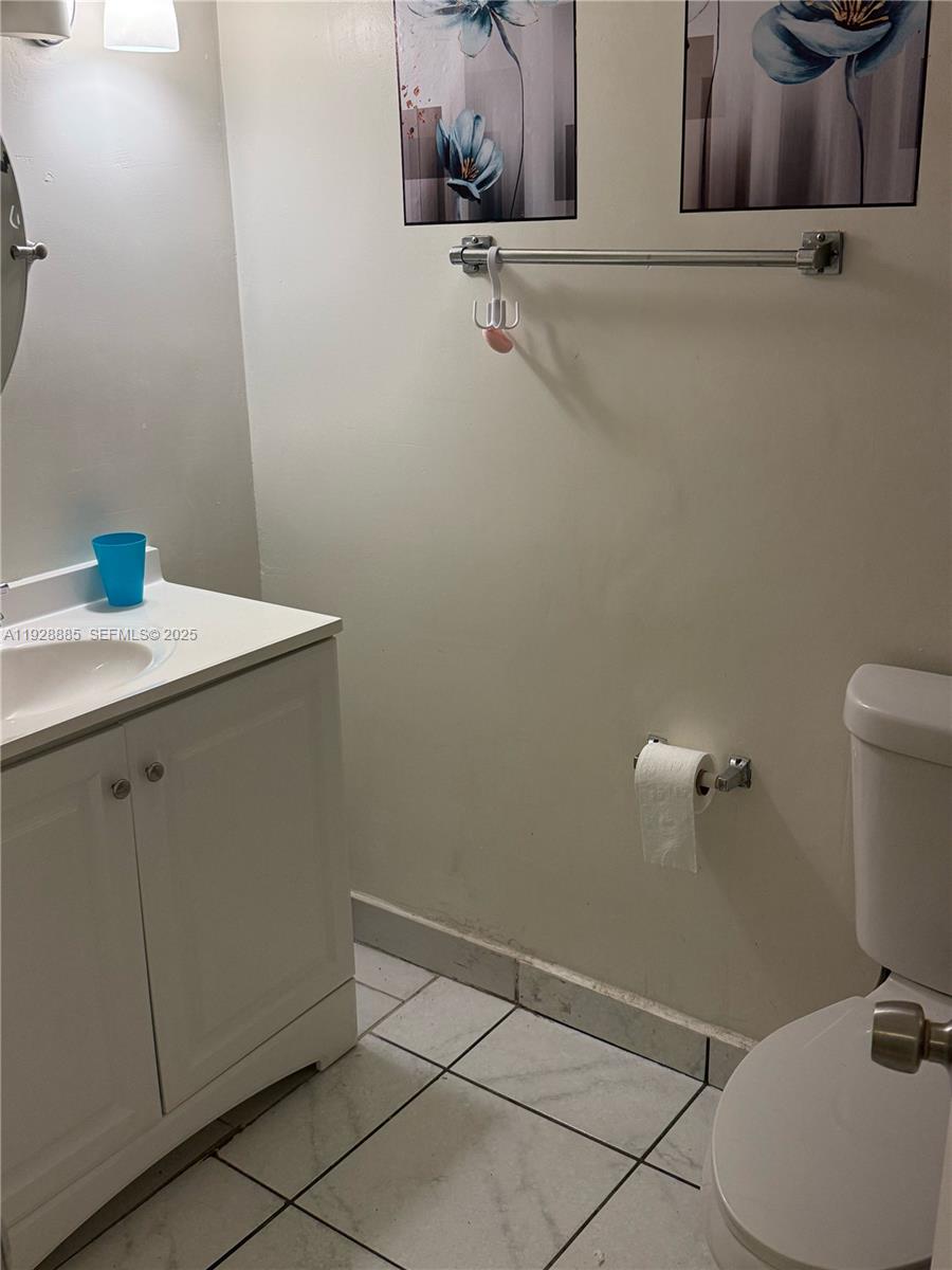 1400 NE 191st St #222 Miami, FL 33179