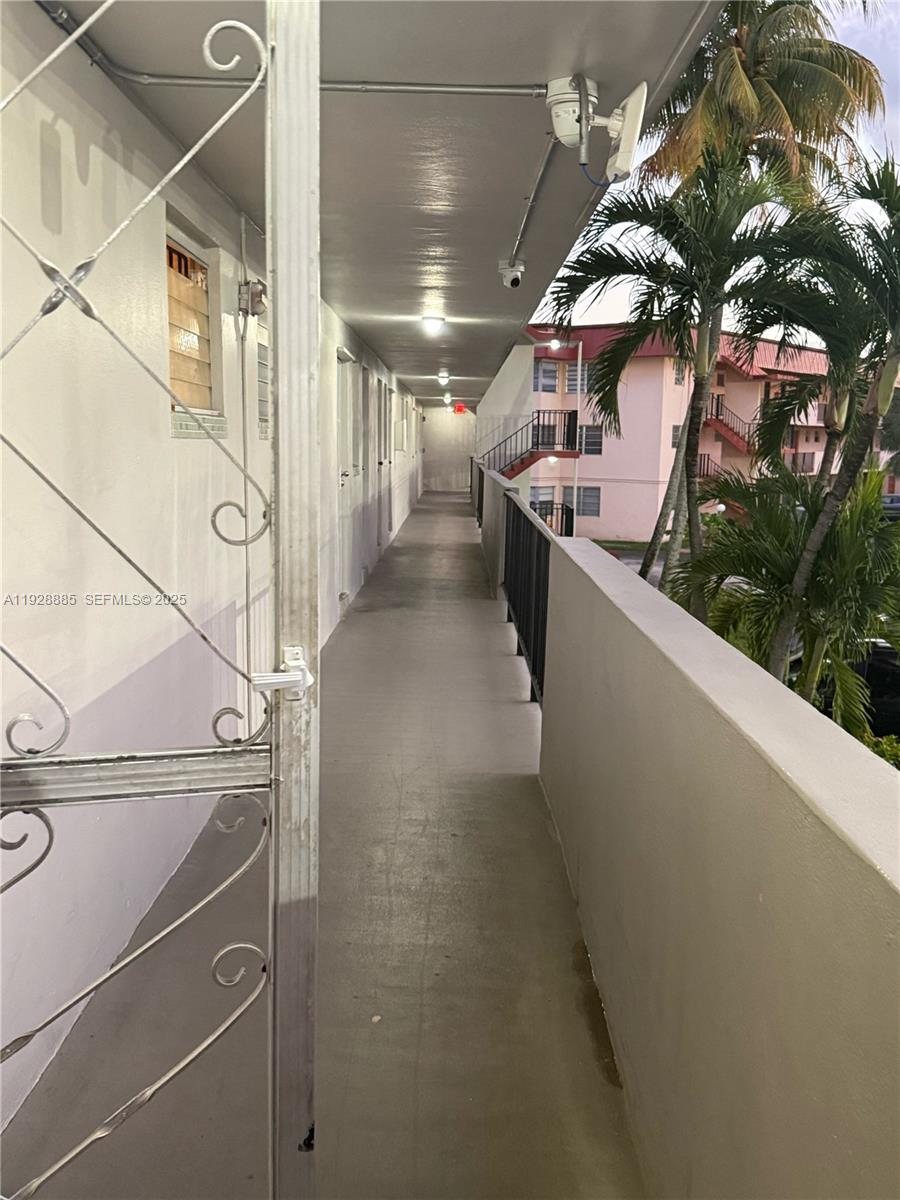 1400 NE 191st St #222 Miami, FL 33179