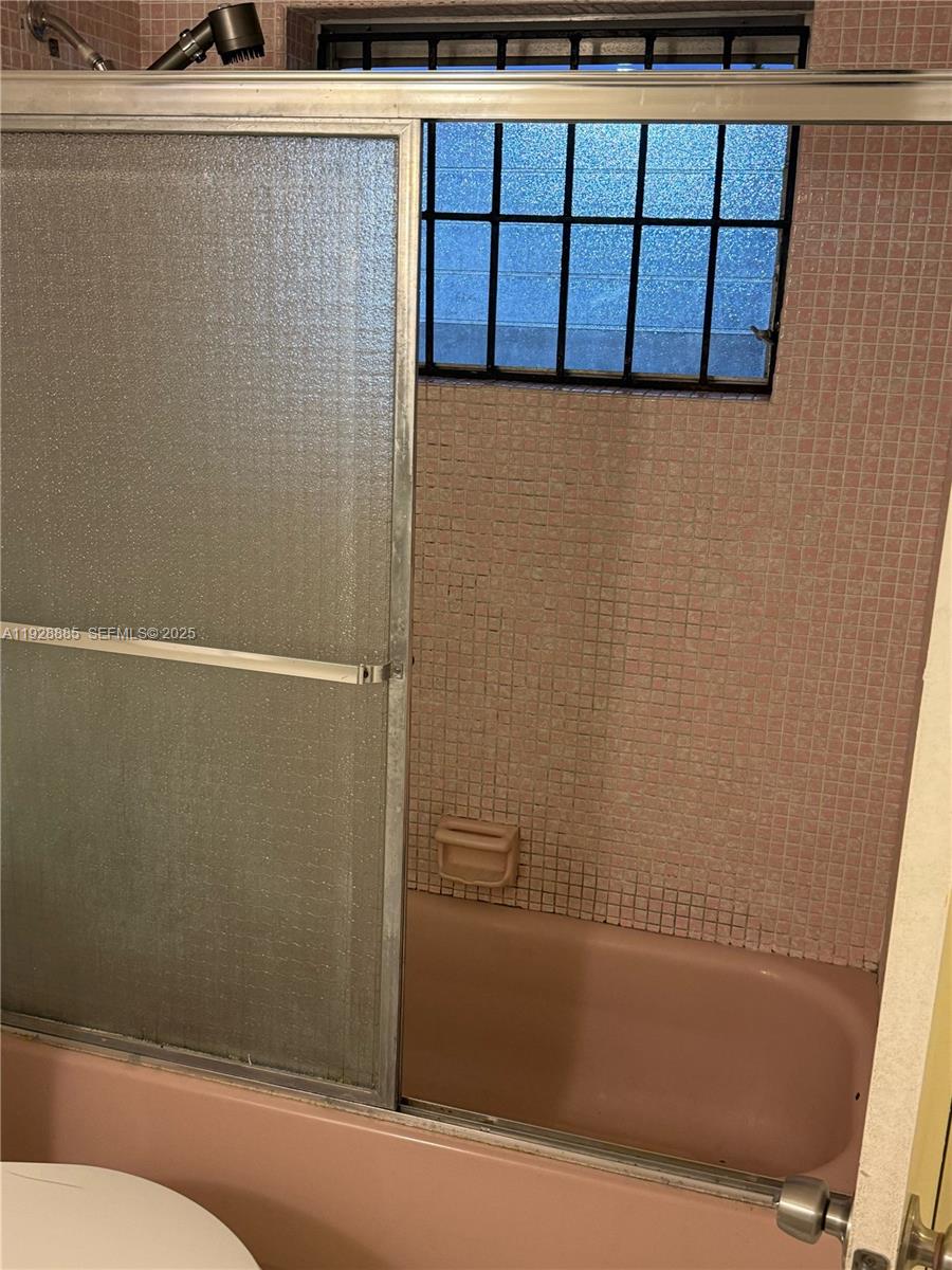 1400 NE 191st St #222 Miami, FL 33179