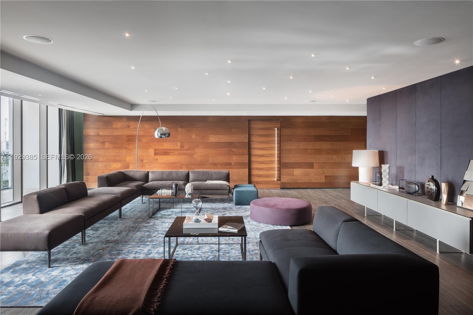 88 SW 7th St #2501 Miami, FL 33130