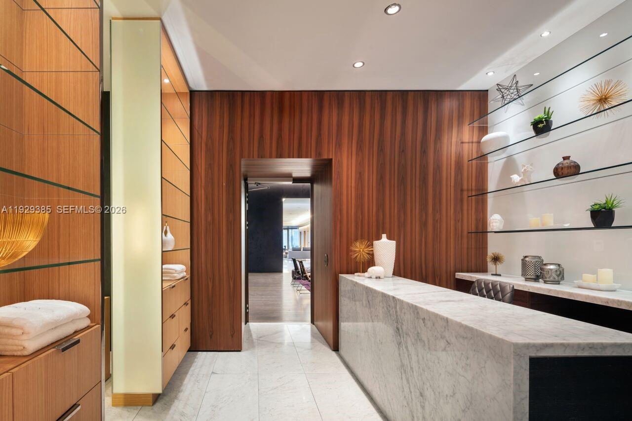 88 SW 7th St #2501 Miami, FL 33130