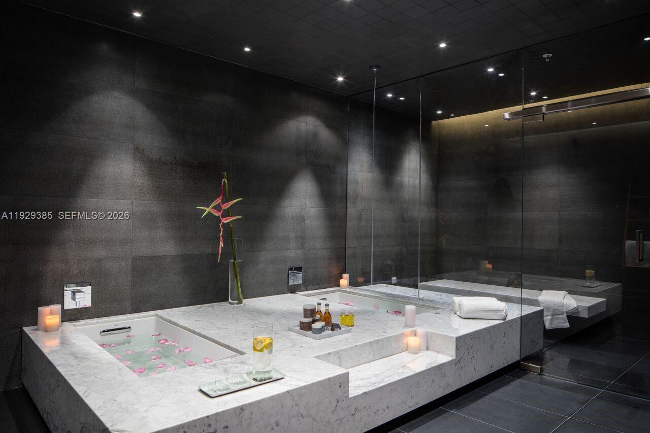 88 SW 7th St #2501 Miami, FL 33130