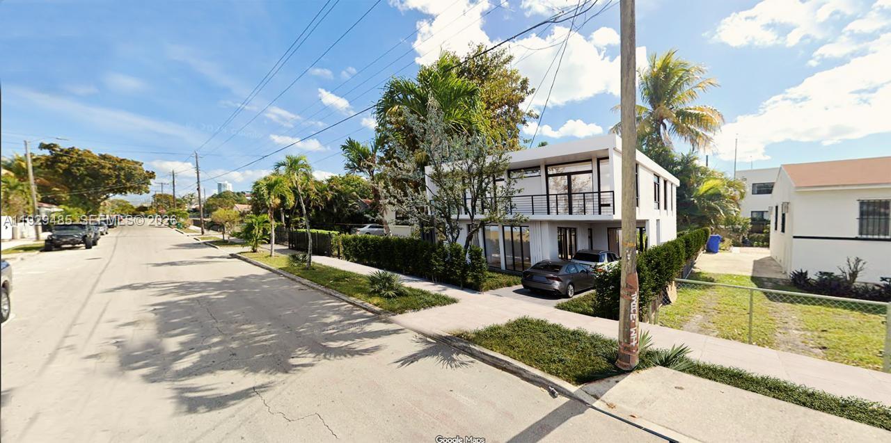 160 NW 39th St Miami, FL 33127