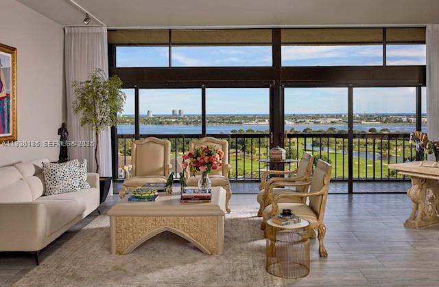 2450 Presidential Way #PH7