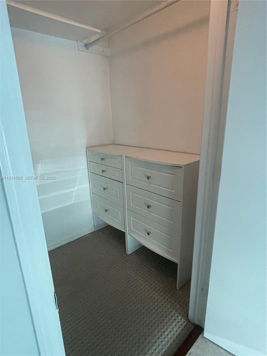 image 500 Brickell East21