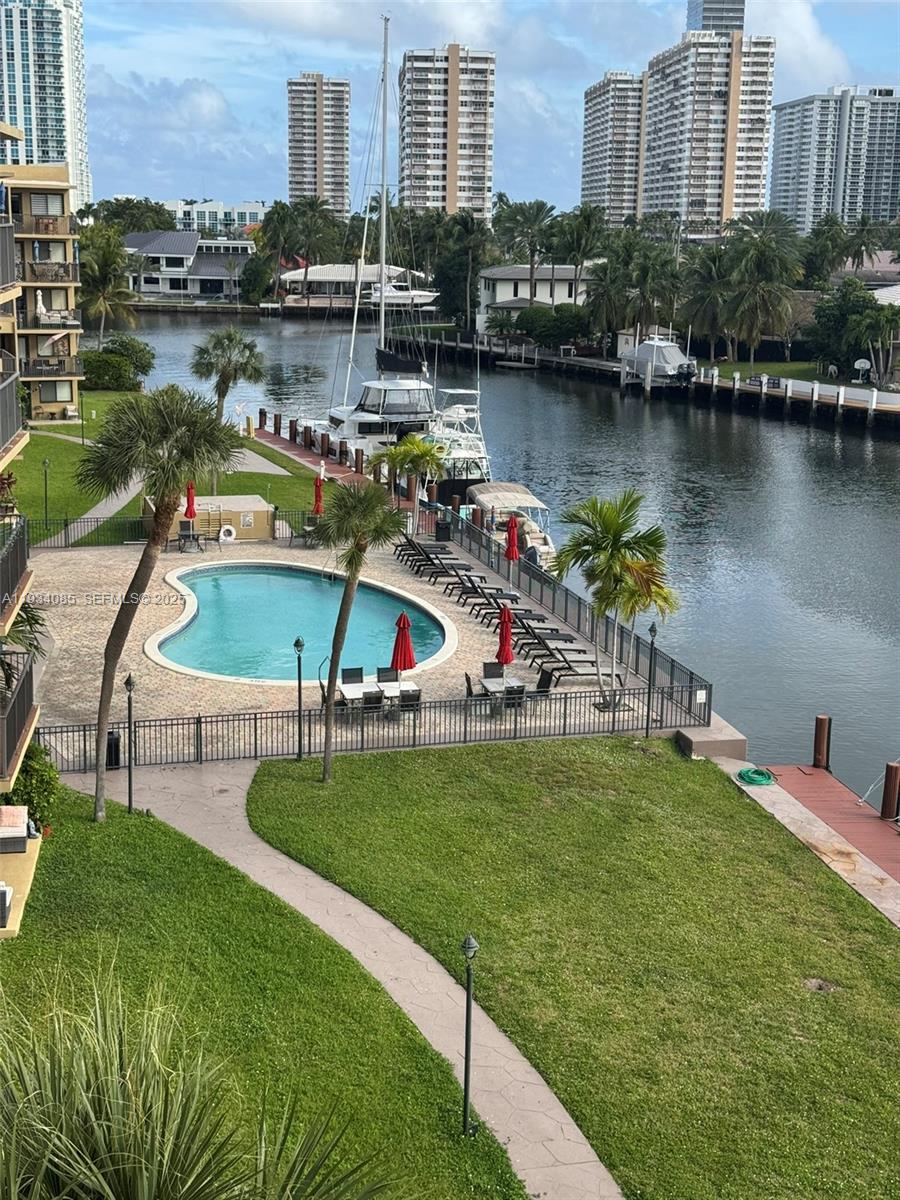 301 Golden Isles Dr #112