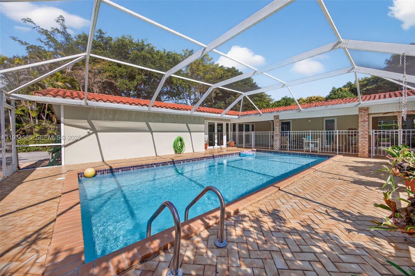 7300 SW 116th Ter Pinecrest, FL 33156