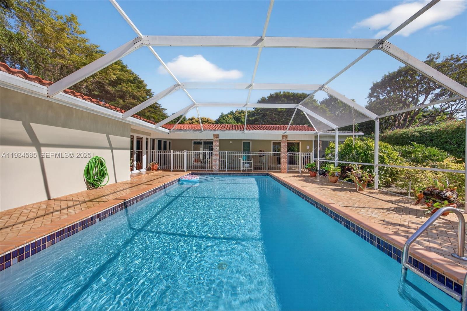 7300 SW 116th Ter Pinecrest, FL 33156