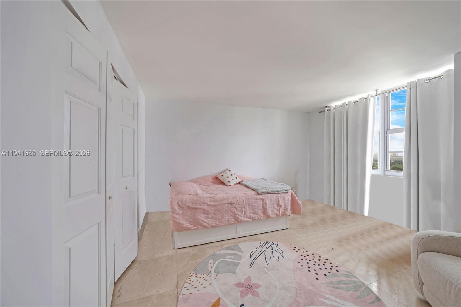 5701 Collins Ave #1415 Miami Beach, FL 33140