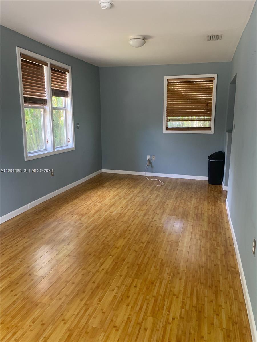 126 N 48th St Miami, FL 33127