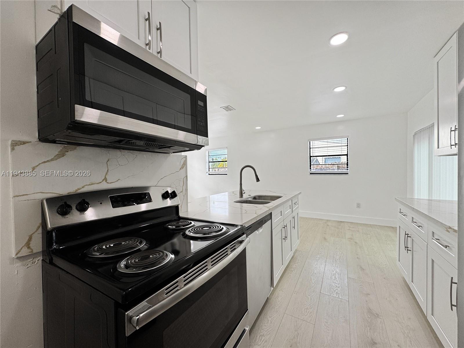 631 N 68th Ter Hollywood, FL 33024