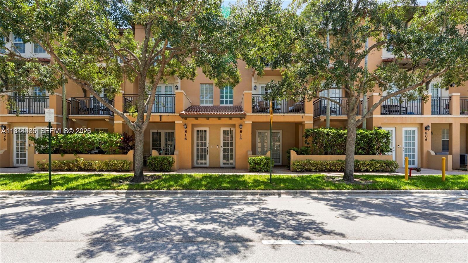 814 SW 147th Ave #3606 Pembroke Pines, FL 33027