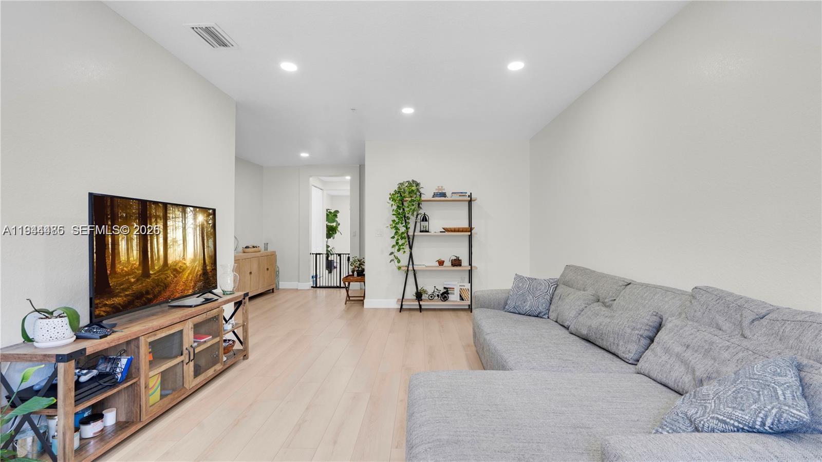 814 SW 147th Ave #3606 Pembroke Pines, FL 33027