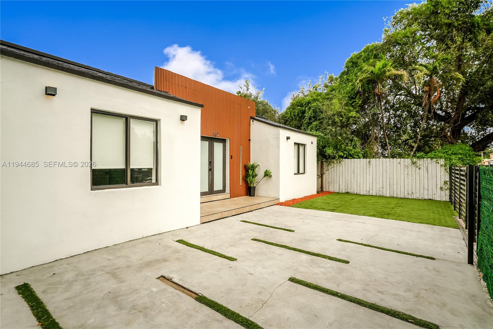 187 NW 53rd St Miami, FL 33127