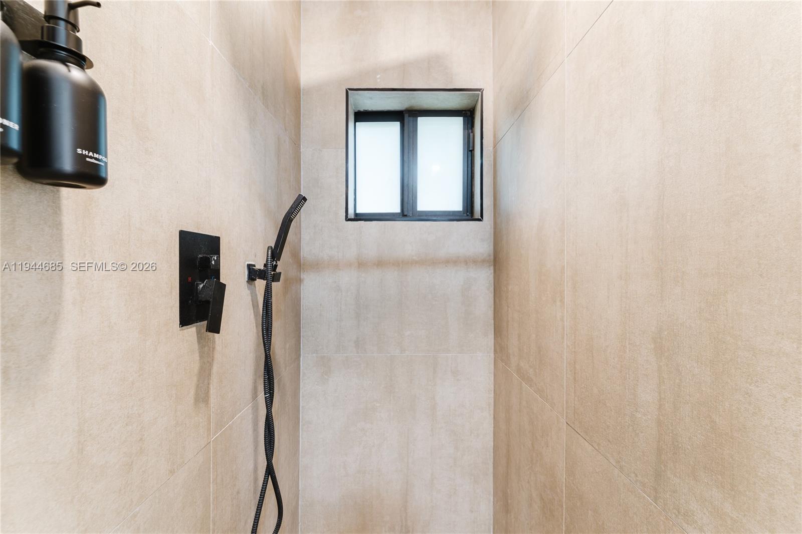 187 NW 53rd St Miami, FL 33127