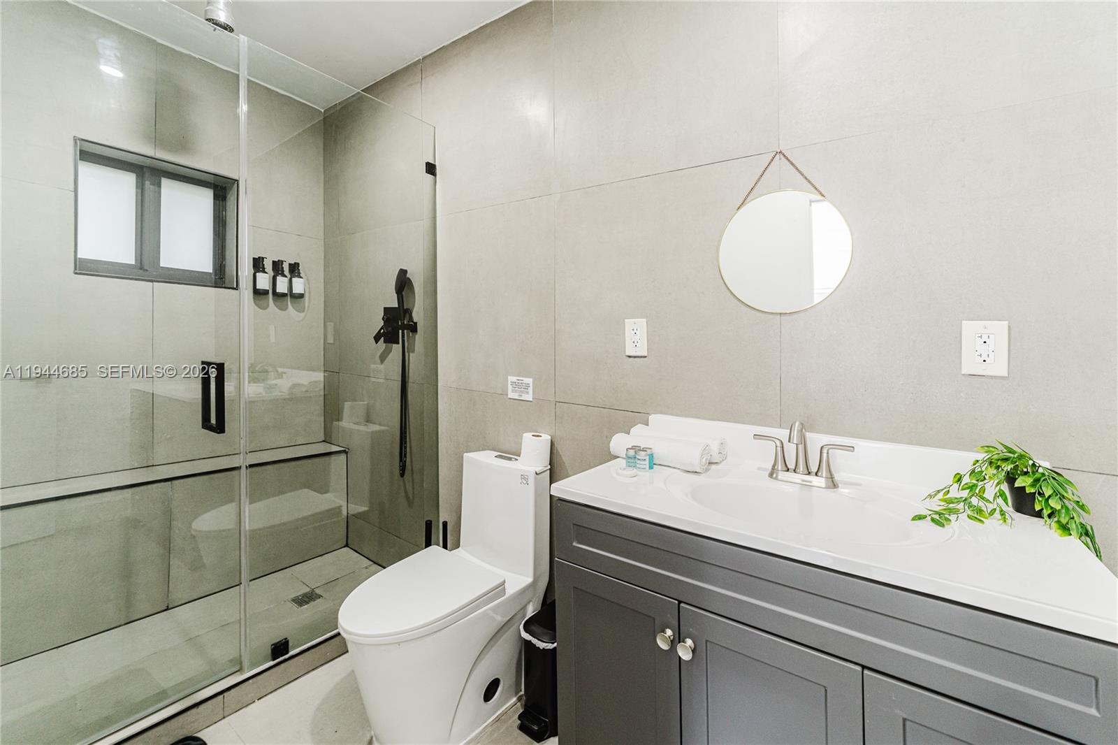 187 NW 53rd St Miami, FL 33127