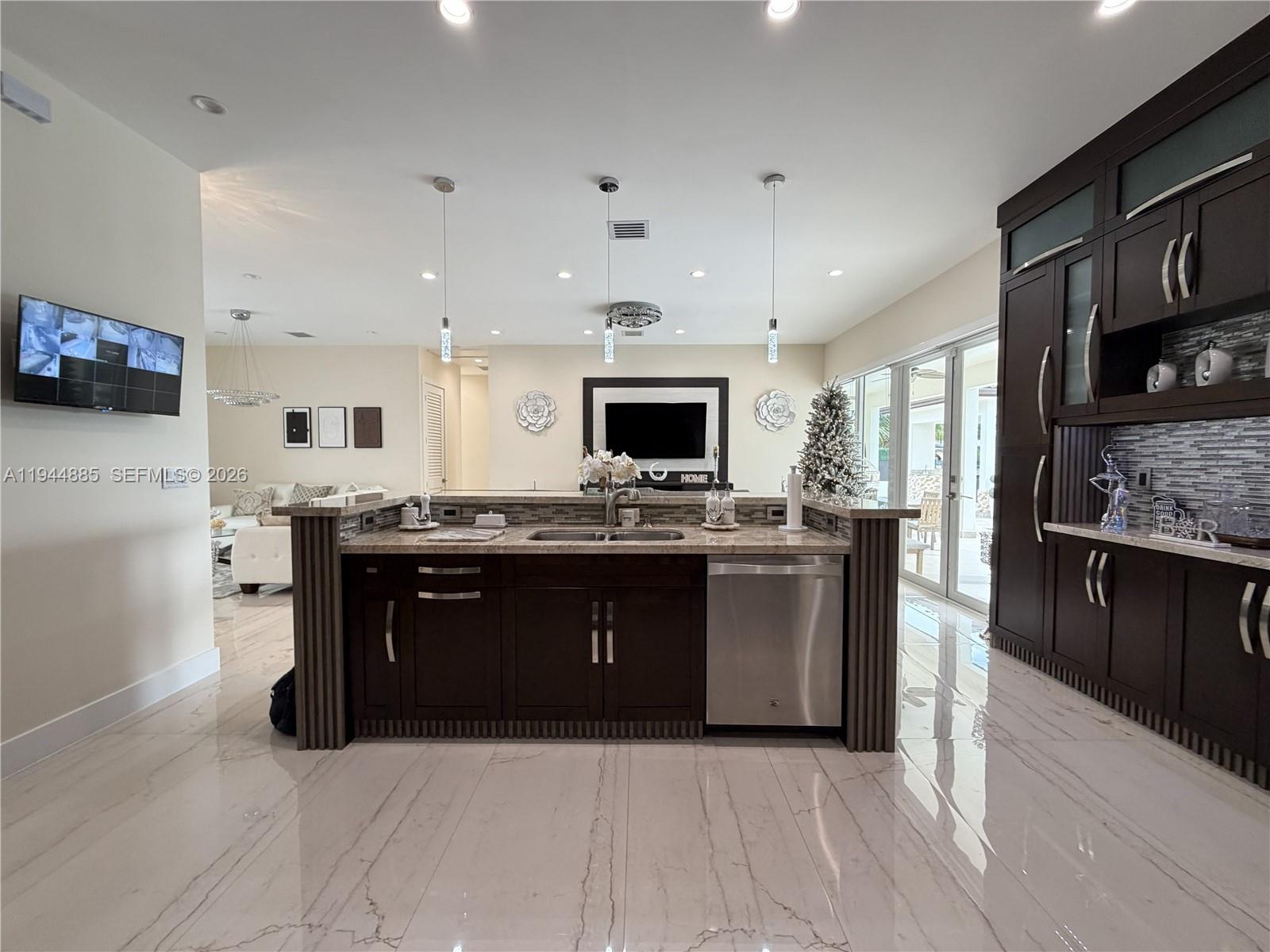 Undisclosed Address Miami, FL 33165