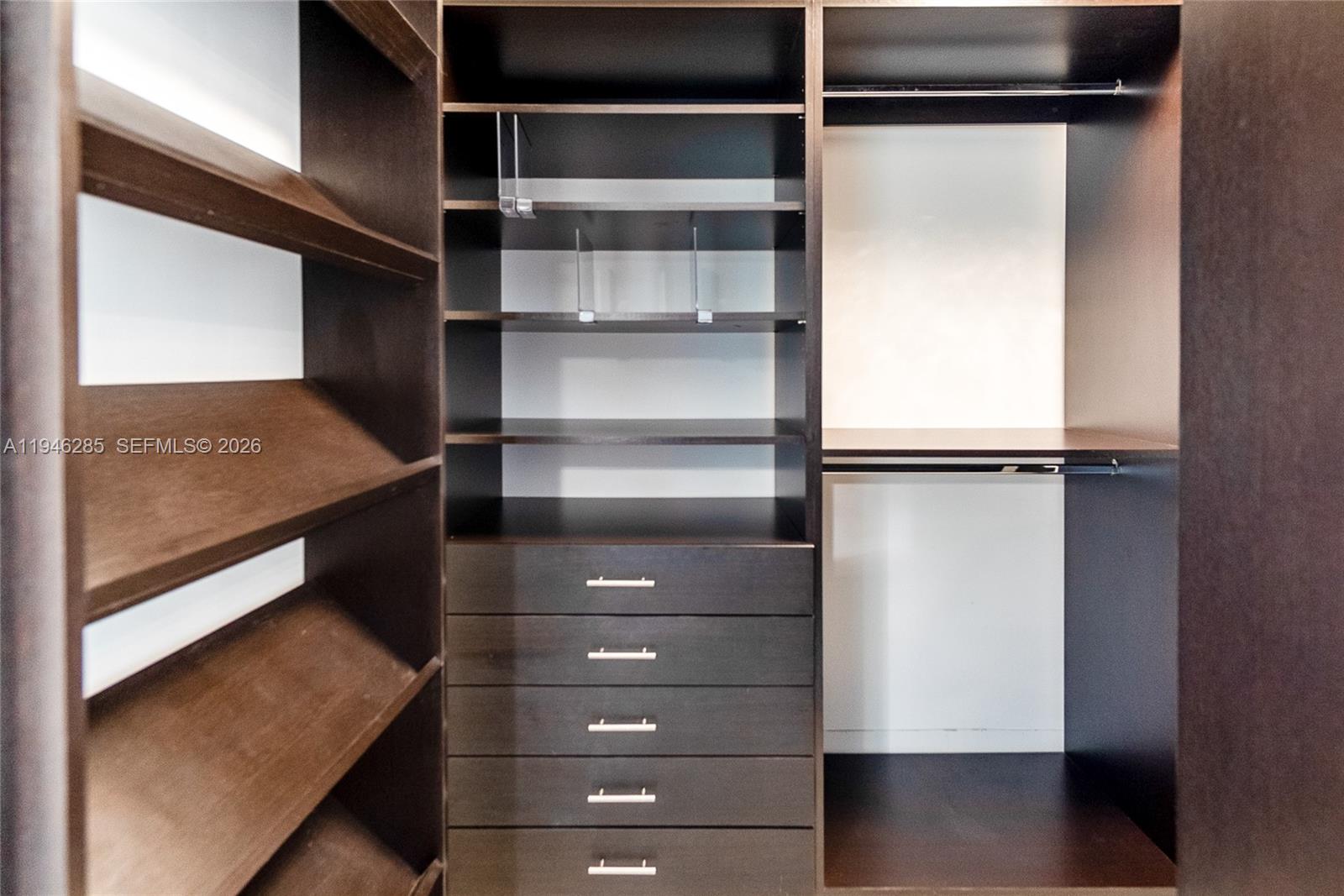 image Paramount Bay13