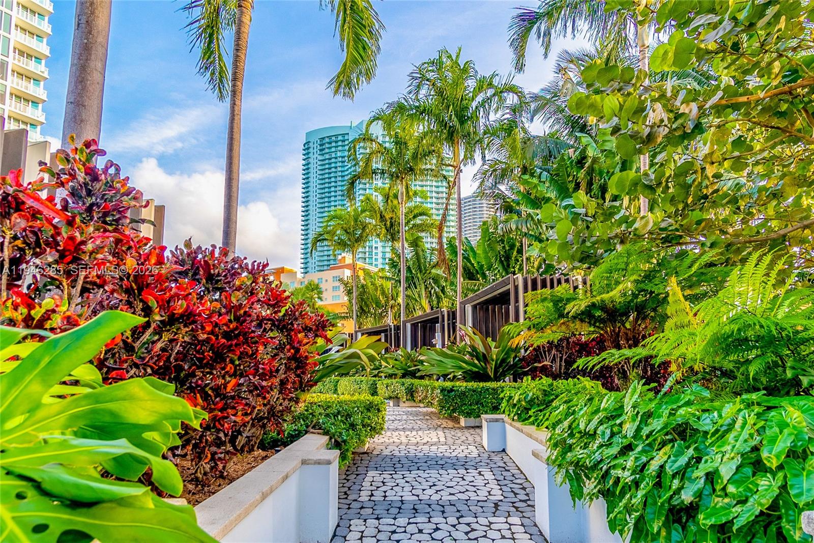 image Paramount Bay24