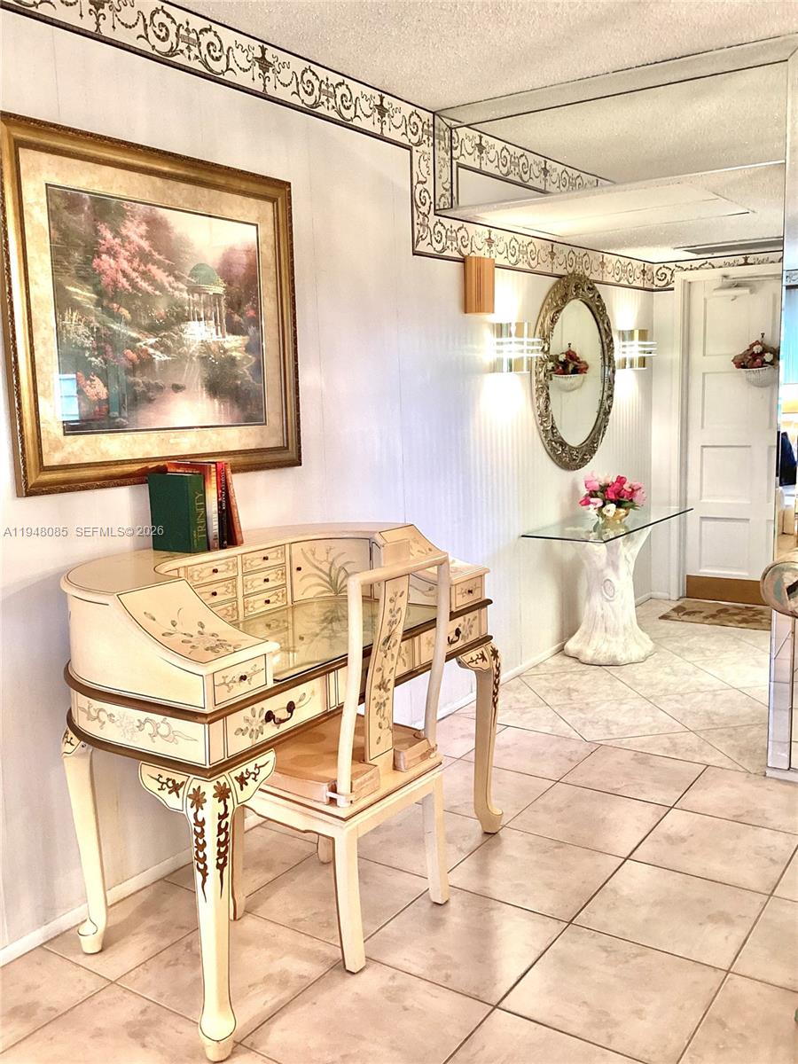 3300 N Palm Aire Dr #504