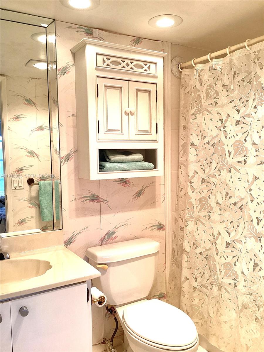 3300 N Palm Aire Dr #504 Pompano Beach, FL 33069