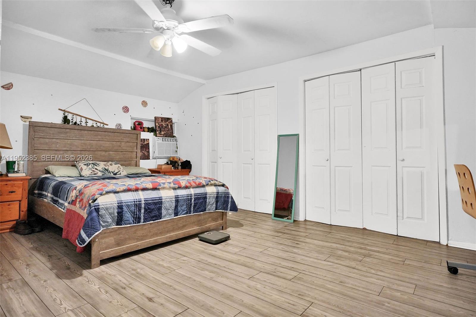 2105 NW 1st St Miami, FL 33125