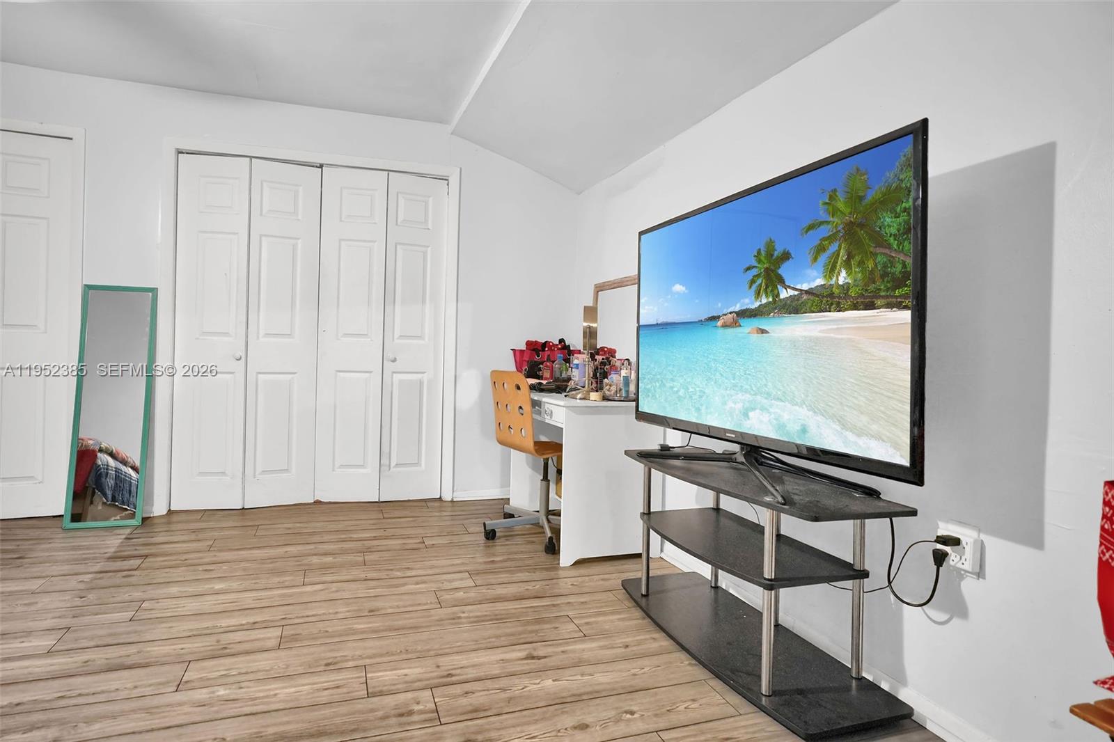 2105 NW 1st St Miami, FL 33125