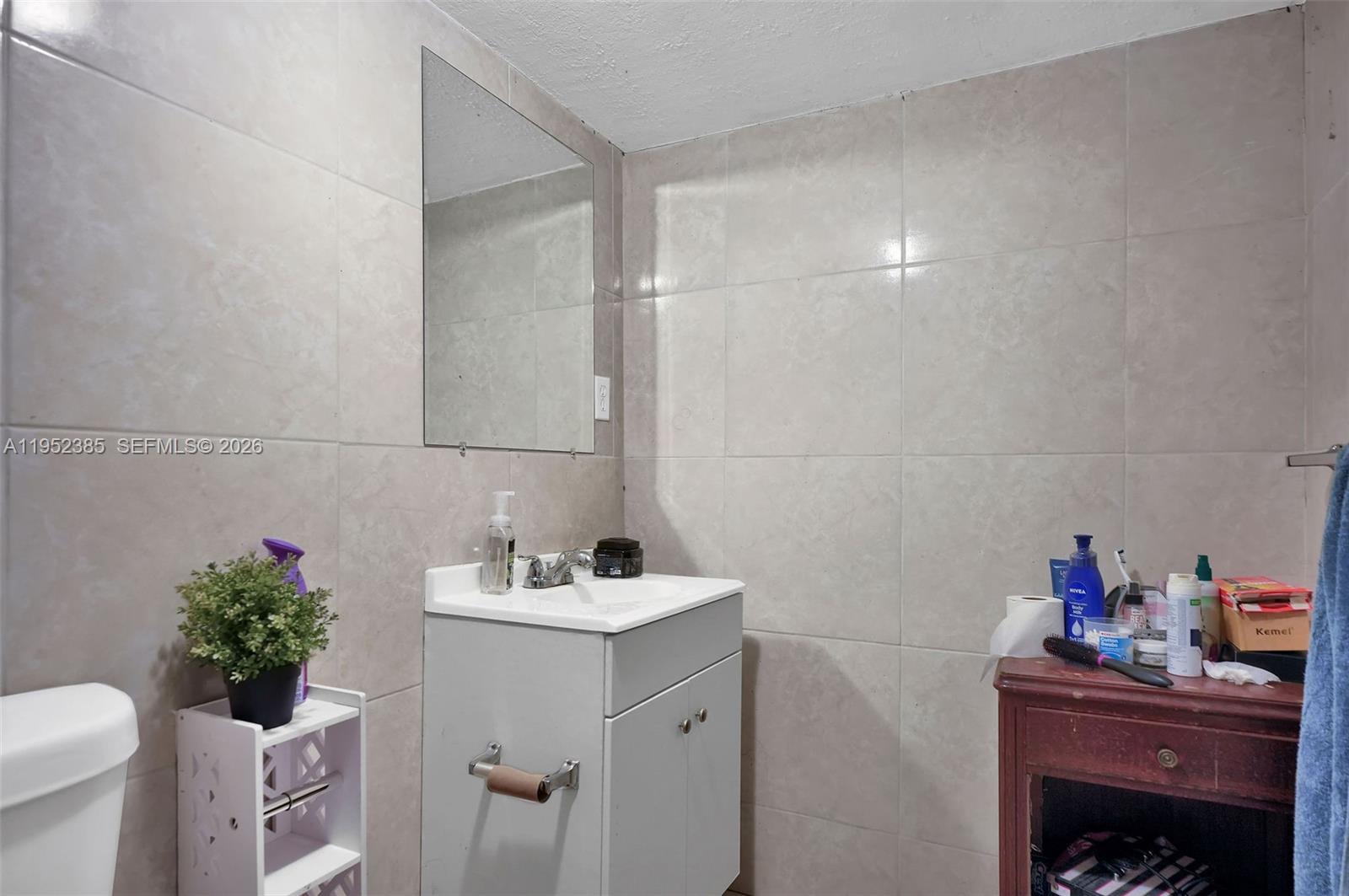 2105 NW 1st St Miami, FL 33125