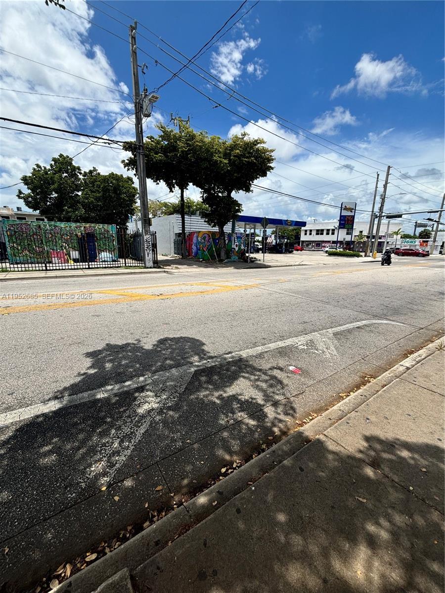 203 NW 35th St Miami, FL 33127