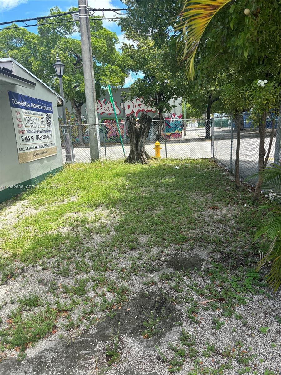 203 NW 35th St Miami, FL 33127