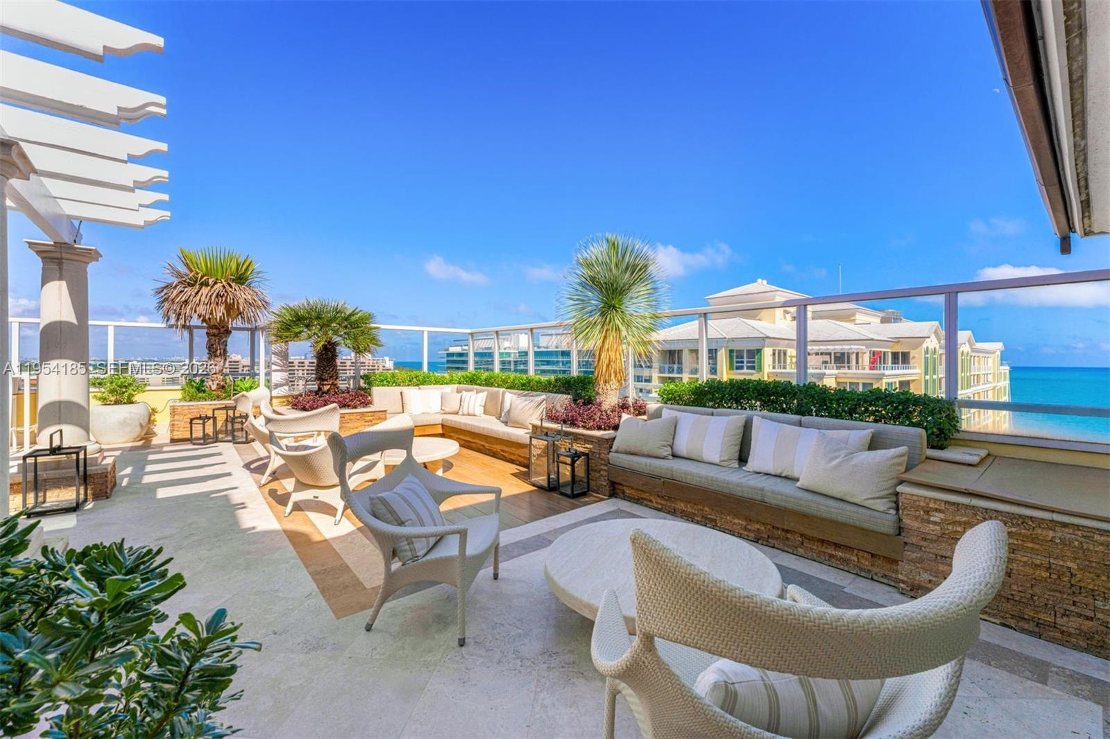 image Grand Bay Residences13