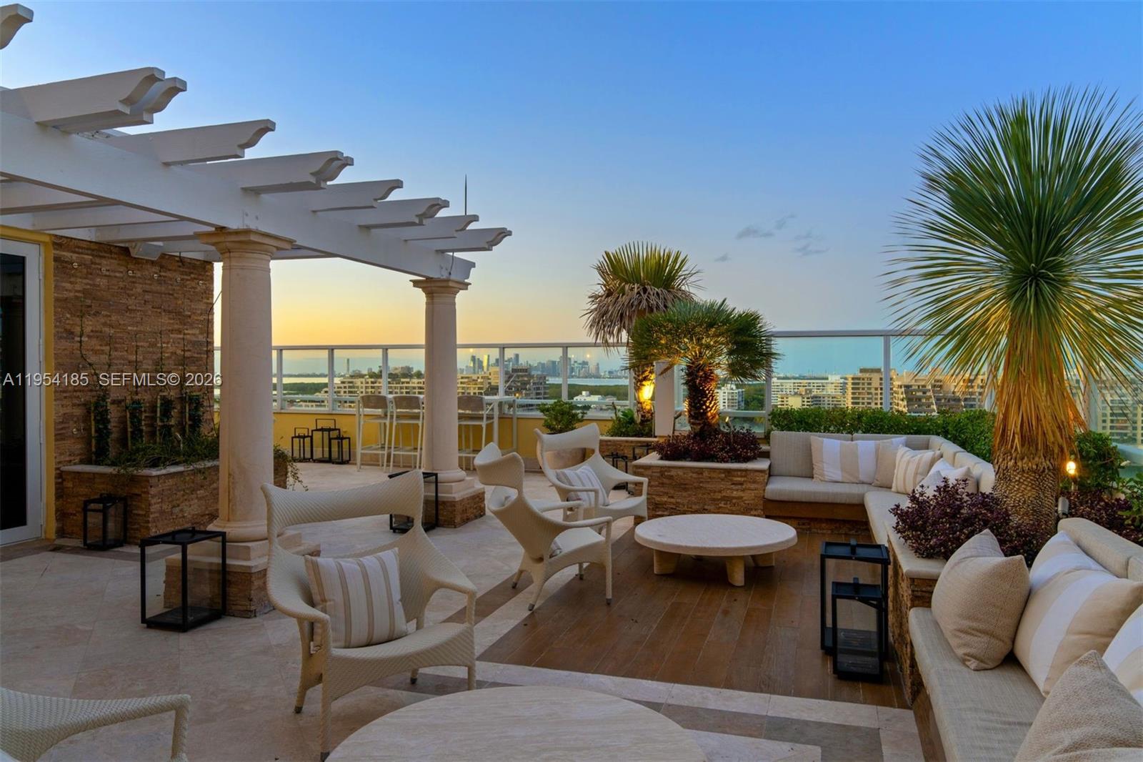 image Grand Bay Residences14