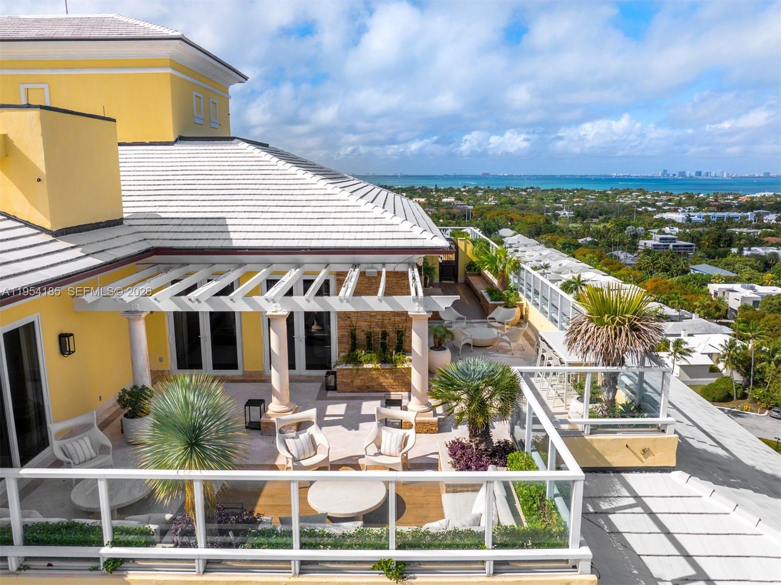 image Grand Bay Residences15