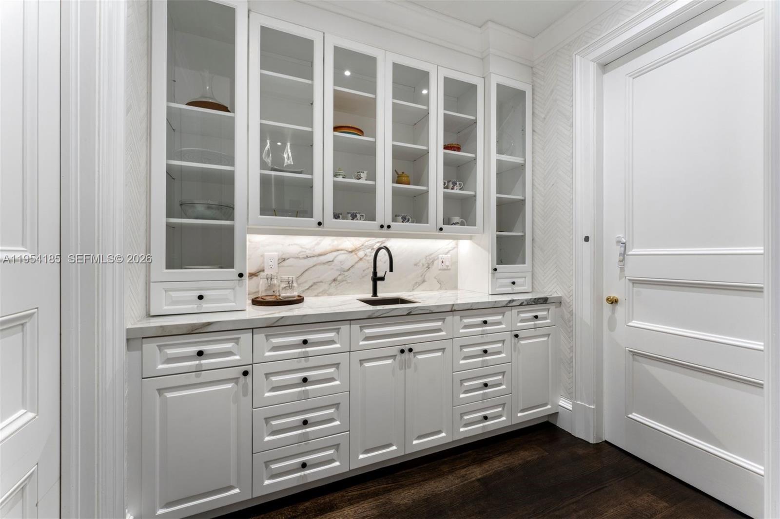 image Grand Bay Residences20