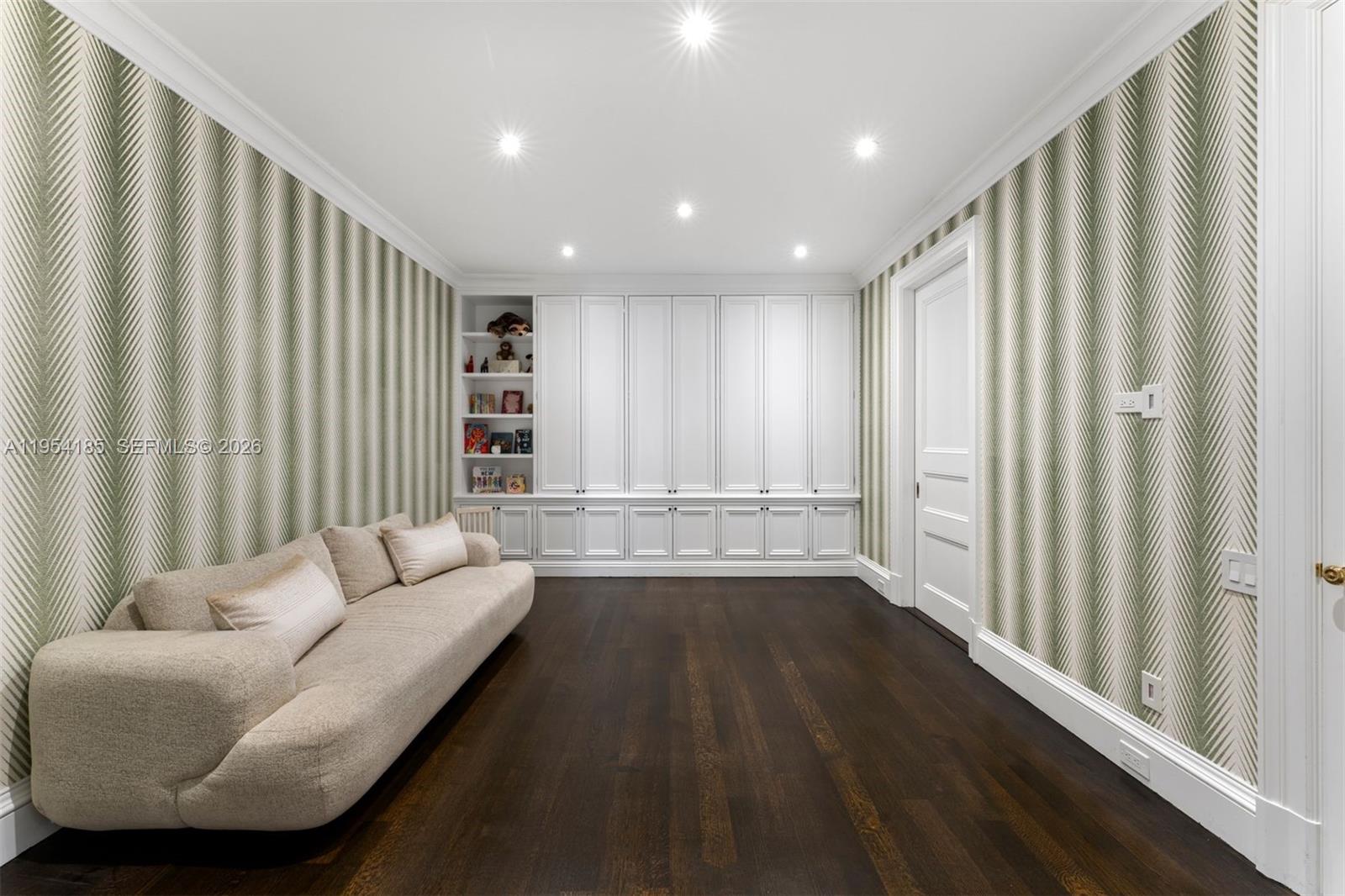 image Grand Bay Residences21