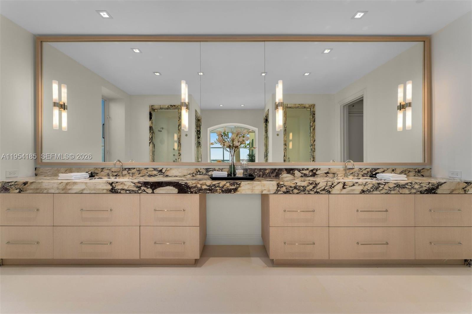 image Grand Bay Residences30