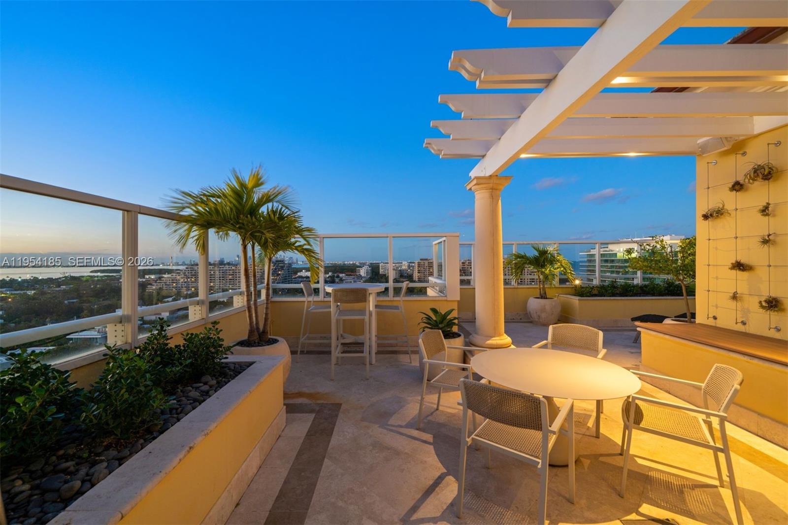 image Grand Bay Residences34