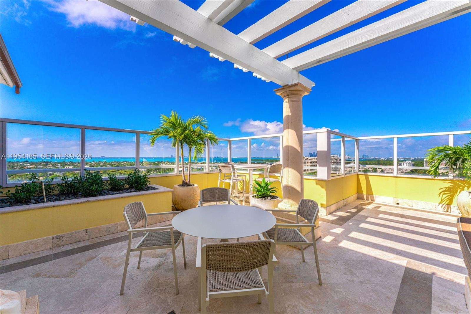 image Grand Bay Residences35