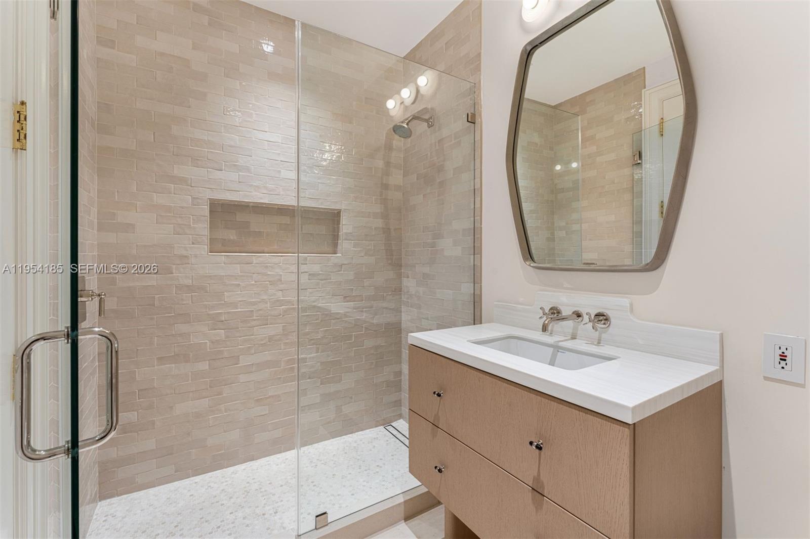 image Grand Bay Residences41