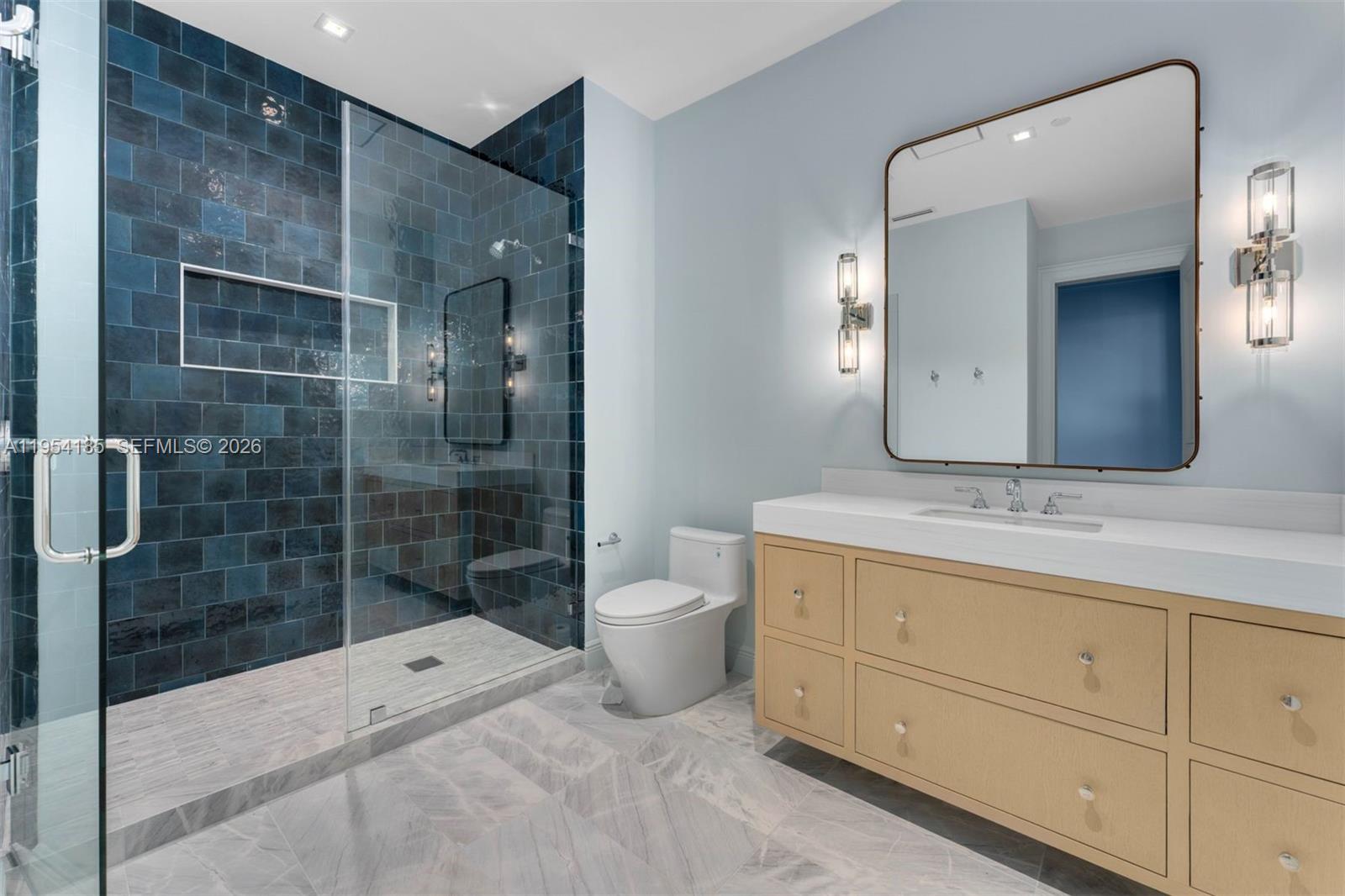 image Grand Bay Residences43