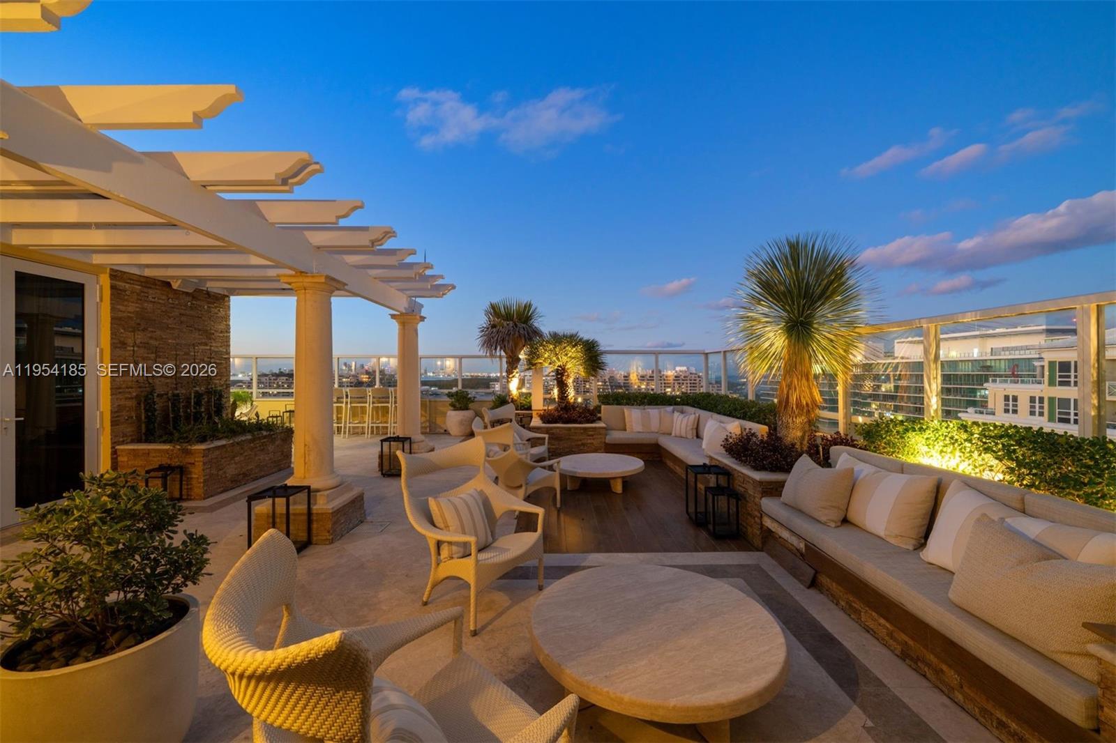 image Grand Bay Residences45