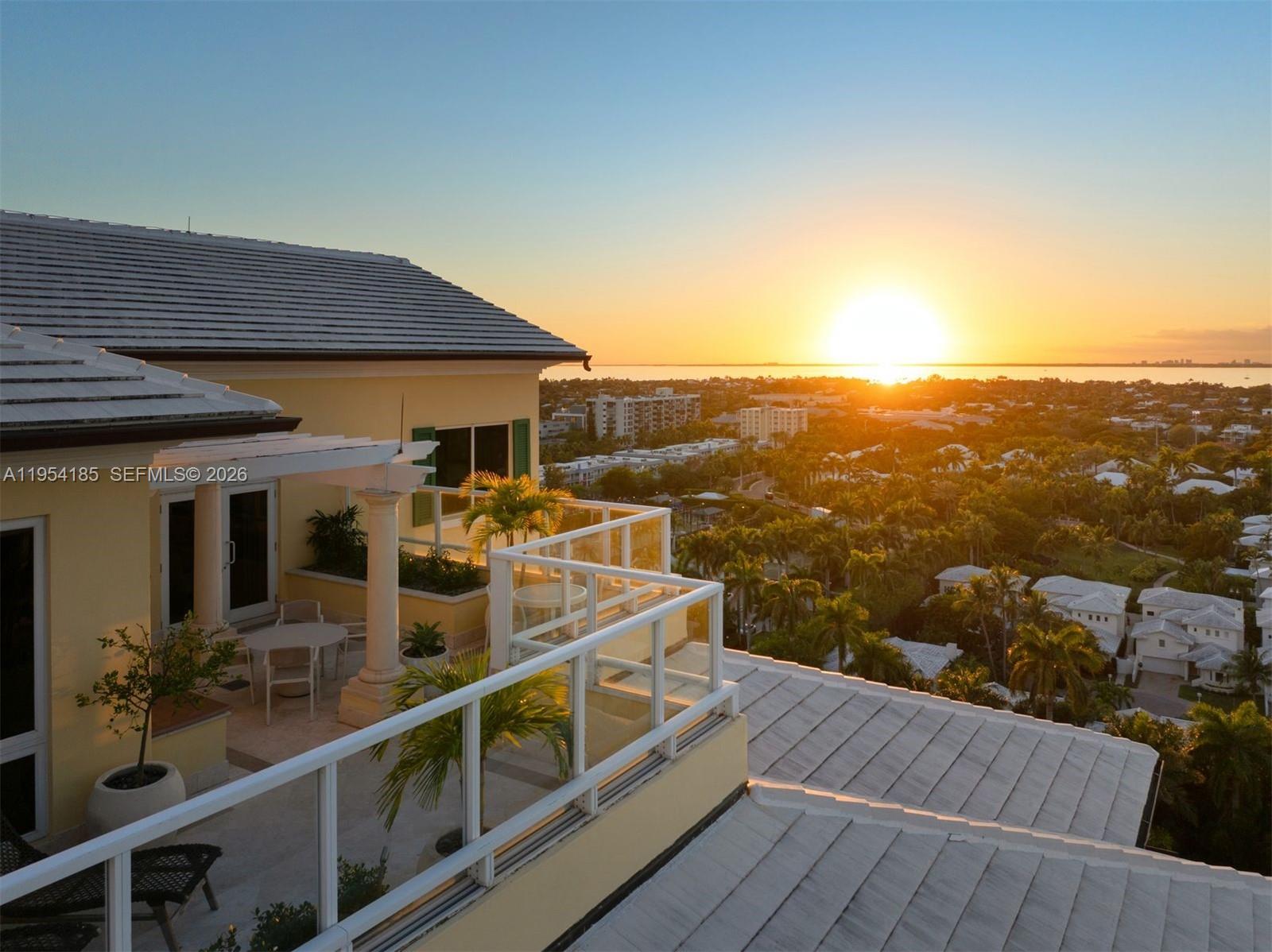 image Grand Bay Residences46