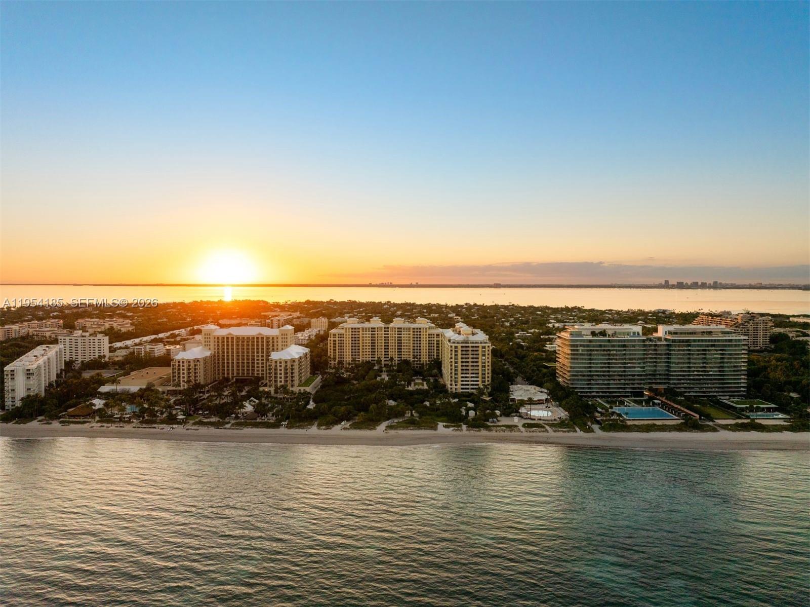 image Grand Bay Residences47