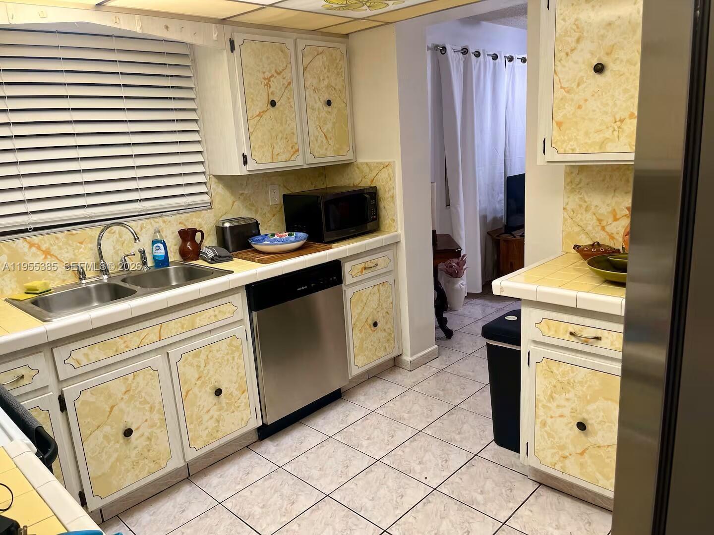 1712 SW 13th St Miami, FL 33145