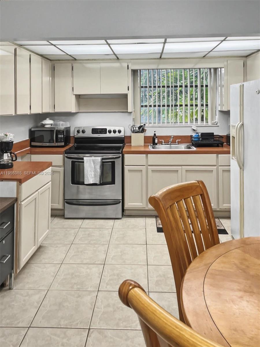 1712 SW 13th St Miami, FL 33145