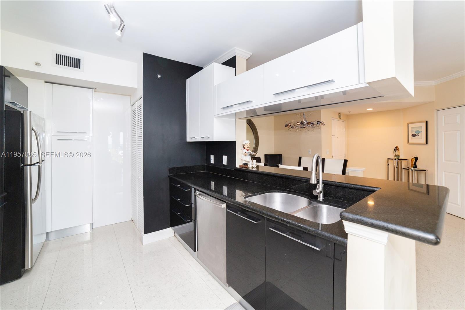 image Porto Bellagio Condo11